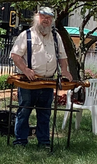 Image: Artist on the Plaza