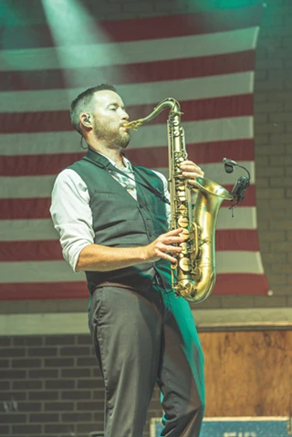 Image: GUITARIST AND HORN PLAYER